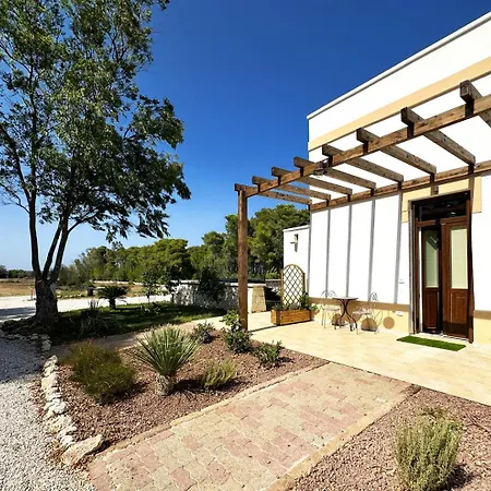 Masseria Lu Monaco Фермерский дом Мелендуньо