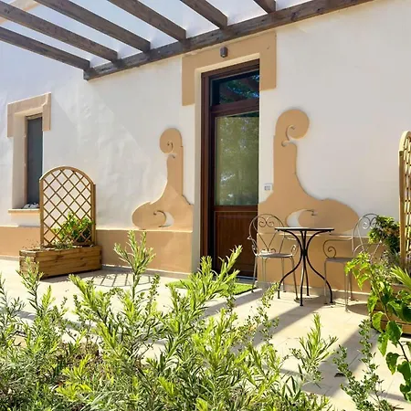 Masseria Lu Monaco Фермерский дом Мелендуньо